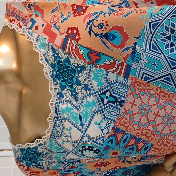 Tolani Ray Pastel Top - Picture 4 of 7